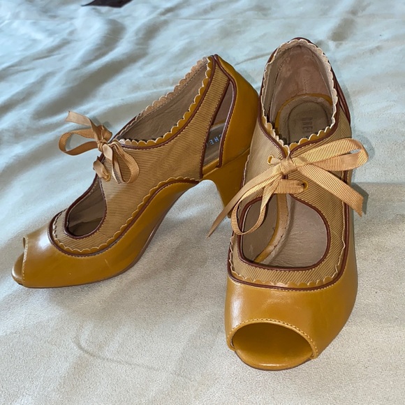 chelsea crew Shoes - Chelsea Crew Mascot Boho Heels GUC 38